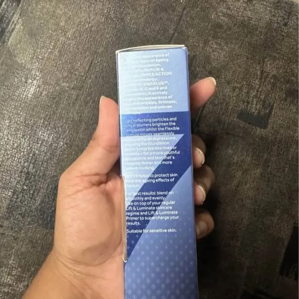 No7 Lift & Luminate Triple Action Serum Foundation - Cool Vanilla 30ml
